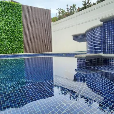 Casa De Playa Herradura Con Piscina Y Jacuzzi Puntarenas Exterior photo