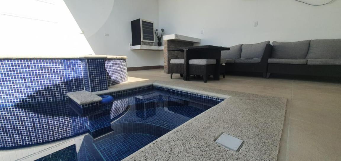 Hébergement de vacances Casa De Playa Herradura Con Piscina Y Jacuzzi