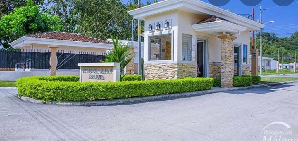 Casa De Playa Herradura Con Piscina Y Jacuzzi Hébergement de vacances *