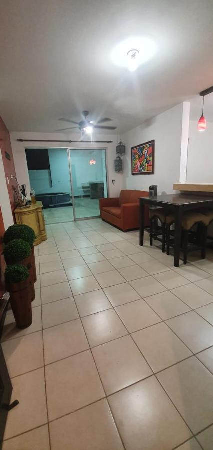 Casa De Playa Herradura Con Piscina Y Jacuzzi Puntarenas