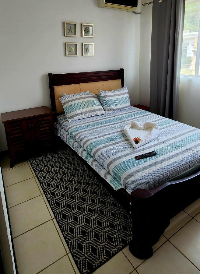 Casa De Playa Herradura Con Piscina Y Jacuzzi Hébergement de vacances Puntarenas