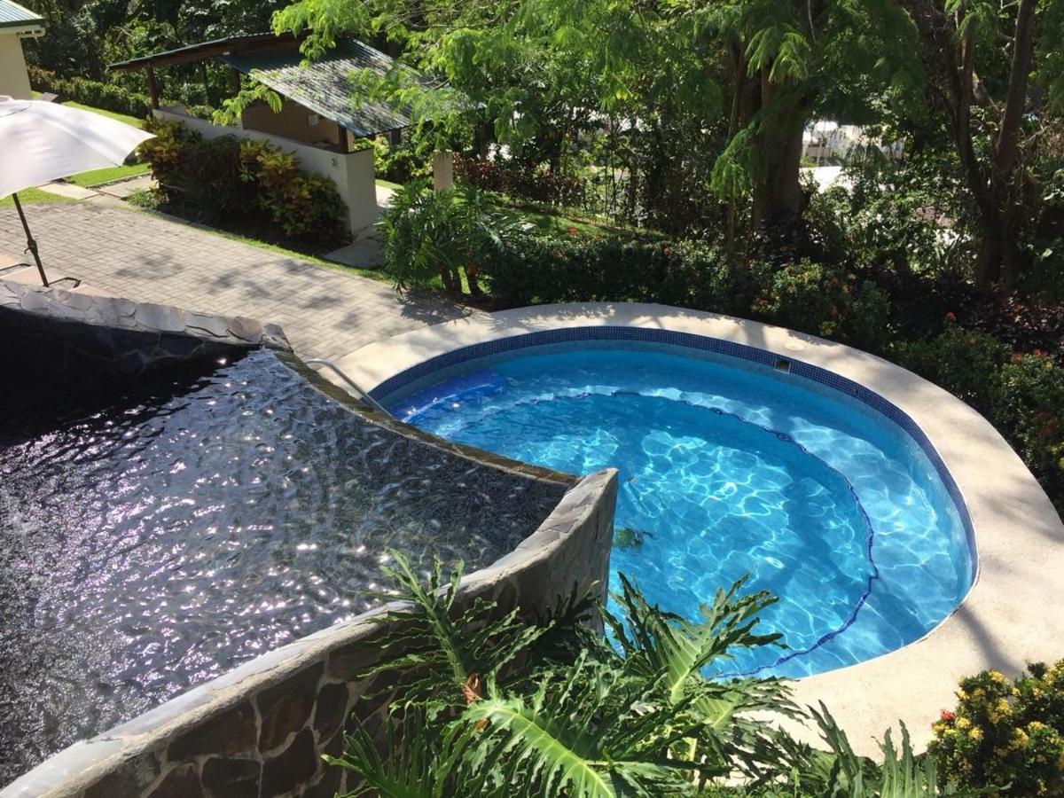 Casa De Playa Herradura Con Piscina Y Jacuzzi Hébergement de vacances Puntarenas