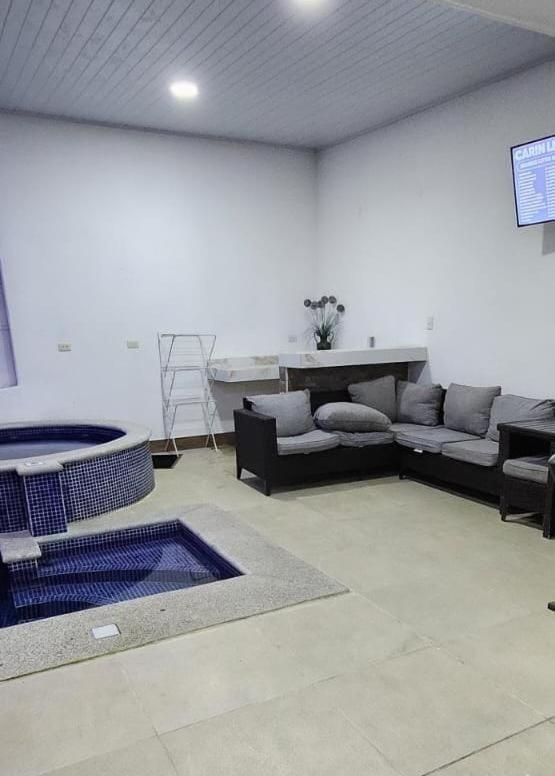 Casa De Playa Herradura Con Piscina Y Jacuzzi Puntarenas