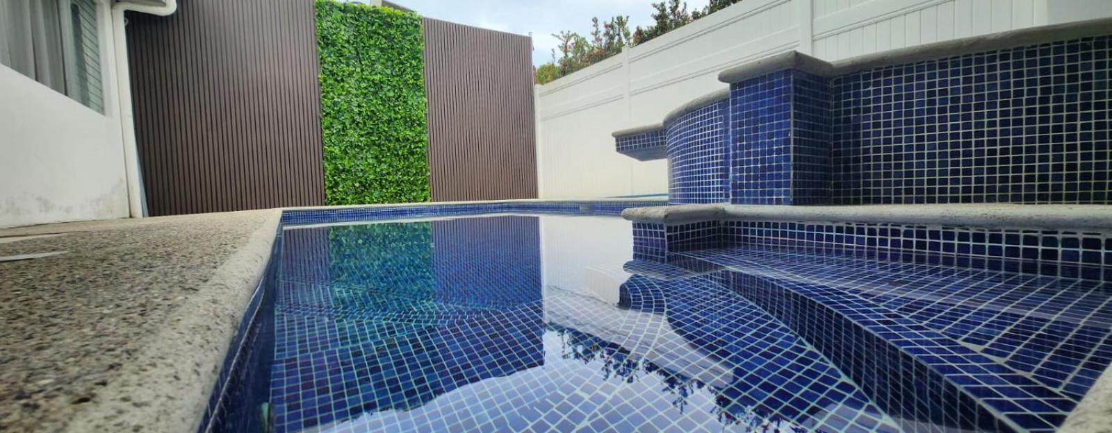 Casa De Playa Herradura Con Piscina Y Jacuzzi Hébergement de vacances Puntarenas
